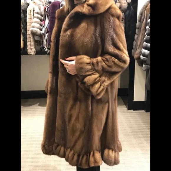 BEAUTIFUL BROWN MINK COAT! - Picture 2 of 16